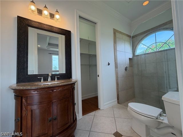 3425 Anton CT, Naples, FL 34109