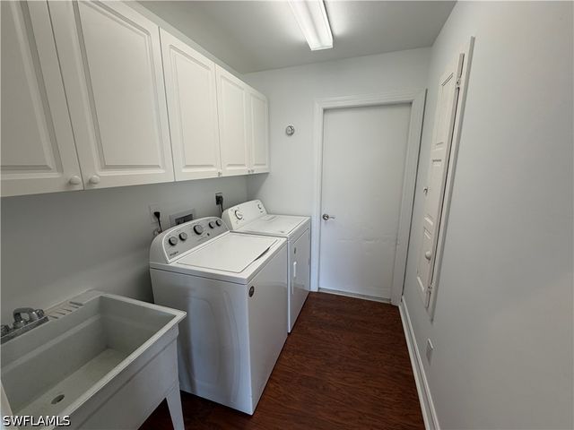 3425 Anton CT, Naples, FL 34109