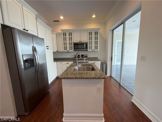 3425 Anton CT, Naples, FL 34109