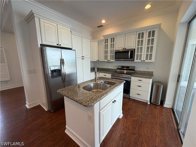 3425 Anton CT, Naples, FL 34109