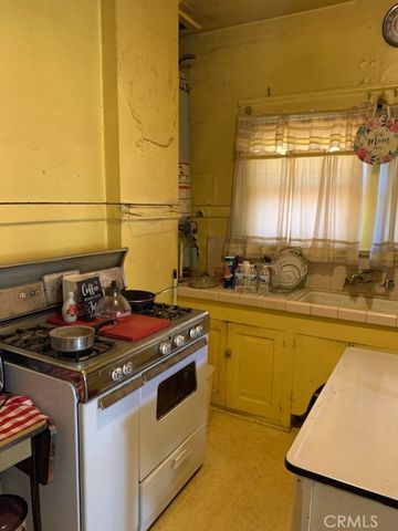 3708 S San Pedro Street, Los Angeles, CA 90011