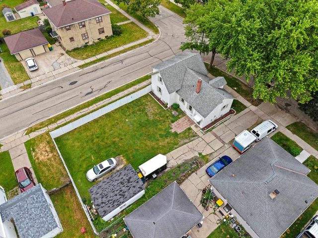 907 ELMORE STREET, Green Bay, WI 54303