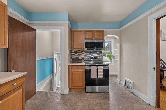 907 ELMORE STREET, Green Bay, WI 54303