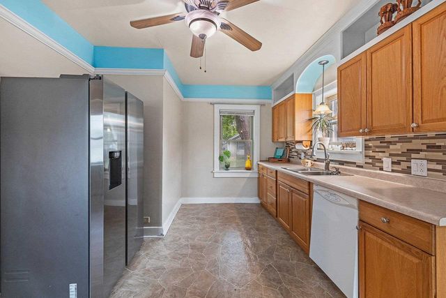 907 ELMORE STREET, Green Bay, WI 54303