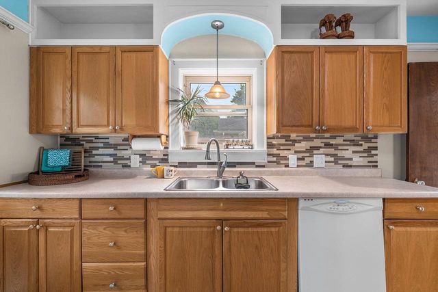 907 ELMORE STREET, Green Bay, WI 54303