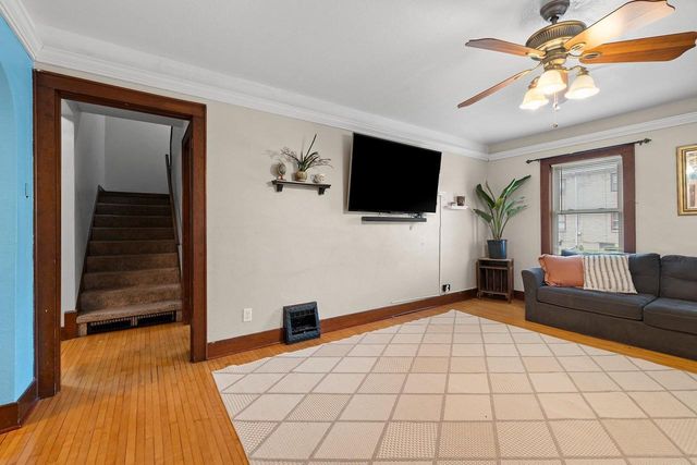 907 ELMORE STREET, Green Bay, WI 54303