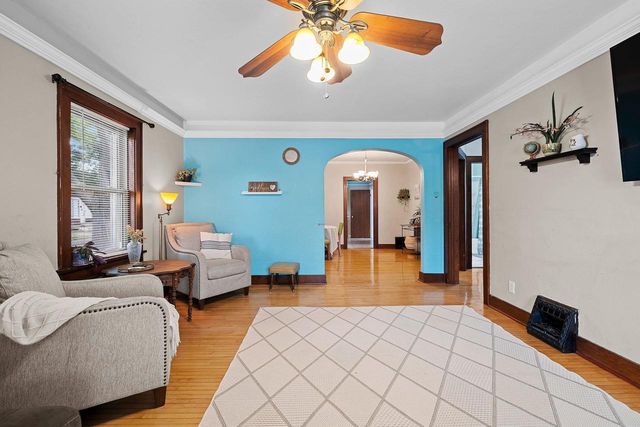 907 ELMORE STREET, Green Bay, WI 54303
