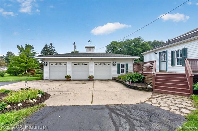 8045 Chilson Road, Pinckney, MI 48169