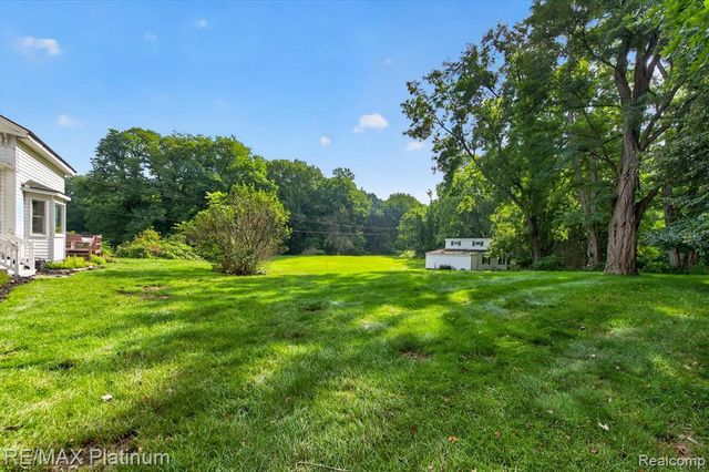 8045 Chilson Road, Pinckney, MI 48169