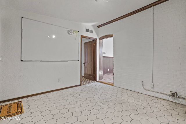 1127 WYOMING Avenue, El Paso, TX 79902