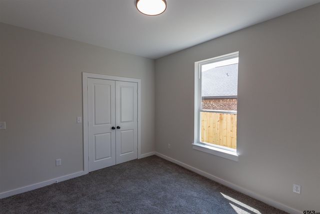 16230 Crossing Cir, Lindale, TX 75771