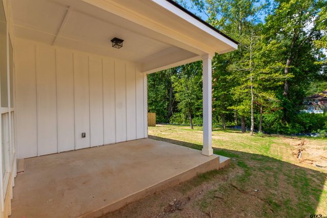 16230 Crossing Cir, Lindale, TX 75771