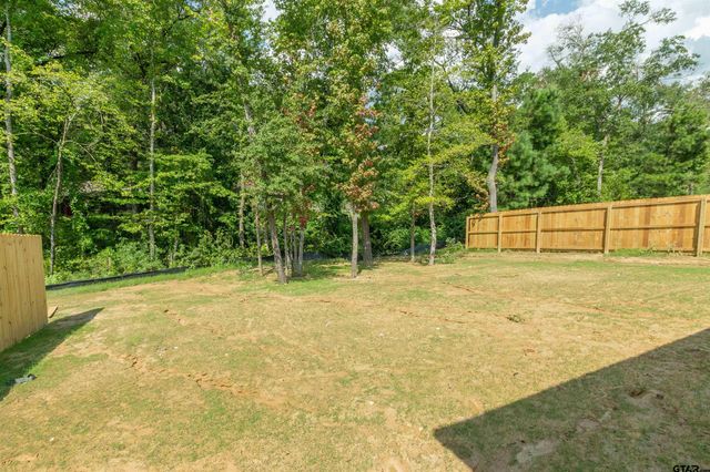 16230 Crossing Cir, Lindale, TX 75771