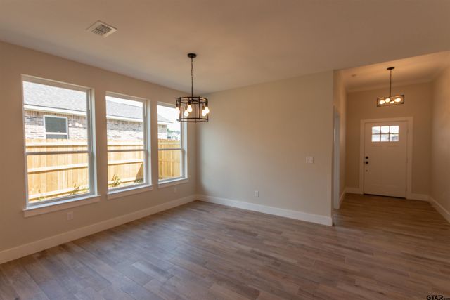 16230 Crossing Cir, Lindale, TX 75771