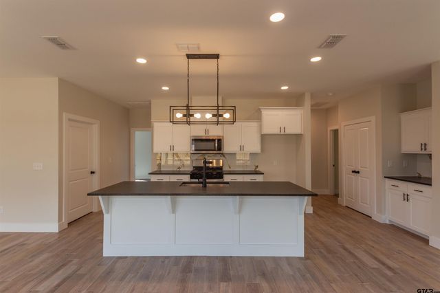 16230 Crossing Cir, Lindale, TX 75771