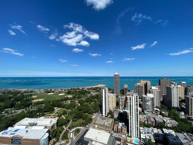 1560 N Sandburg Terrace 2207J, Chicago, IL 60610