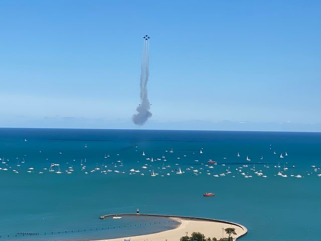 1560 N Sandburg Terrace 2207J, Chicago, IL 60610