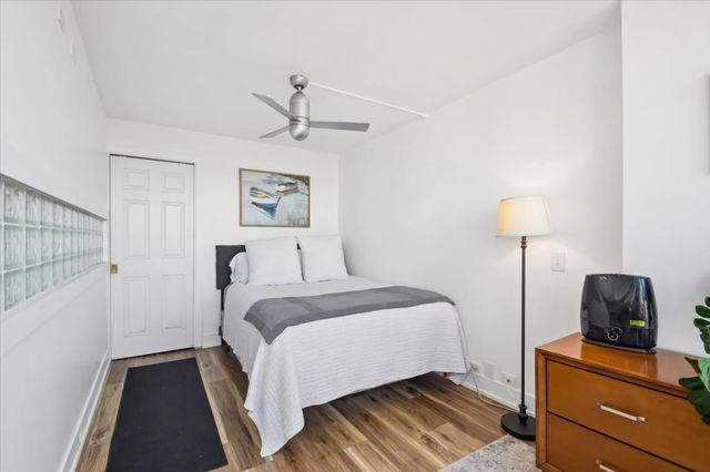 1560 N Sandburg Terrace 2207J, Chicago, IL 60610