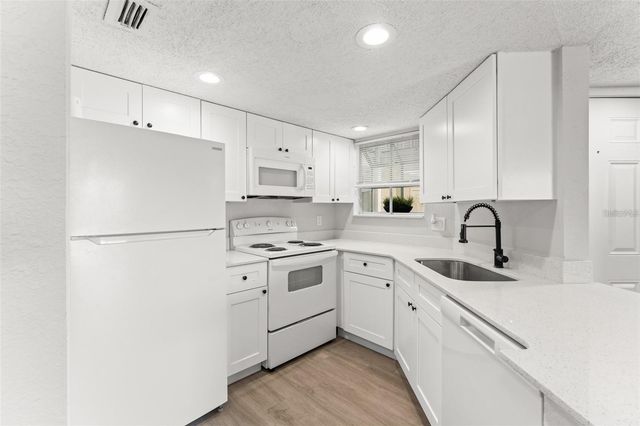 1932 LAKE ATRIUMS CIRCLE 69, Orlando, FL 32839