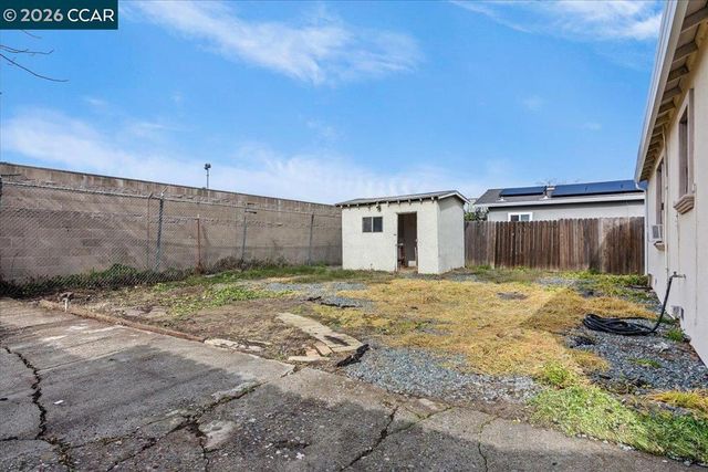 178 Army St, Pittsburg, CA 94565