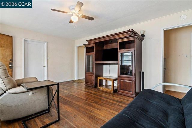 178 Army St, Pittsburg, CA 94565