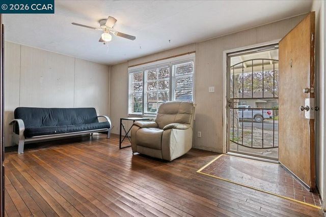 178 Army St, Pittsburg, CA 94565