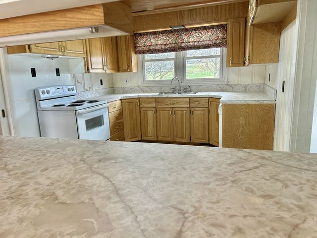 1301 Sycamore Dr, Manchester, TN 37355