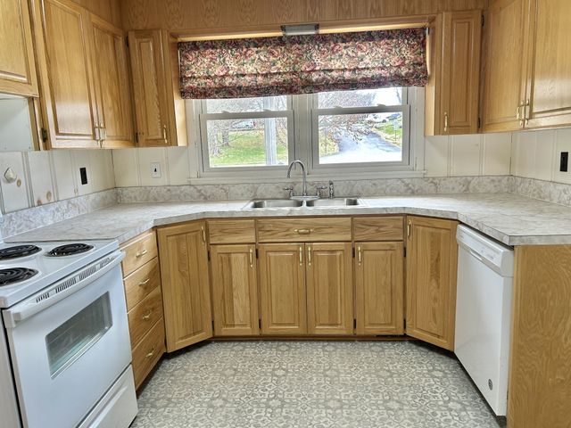 1301 Sycamore Dr, Manchester, TN 37355