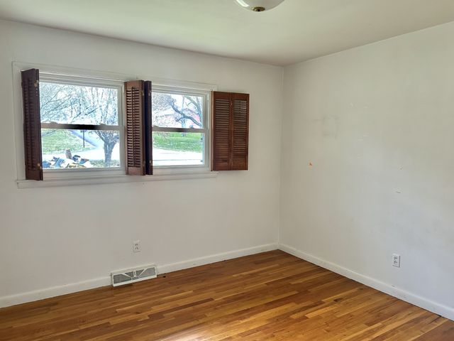 1301 Sycamore Dr, Manchester, TN 37355