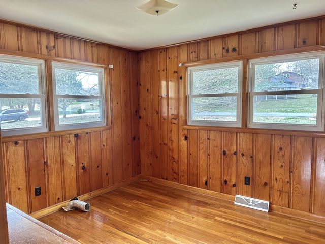 1301 Sycamore Dr, Manchester, TN 37355