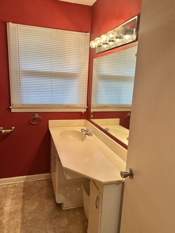 1301 Sycamore Dr, Manchester, TN 37355