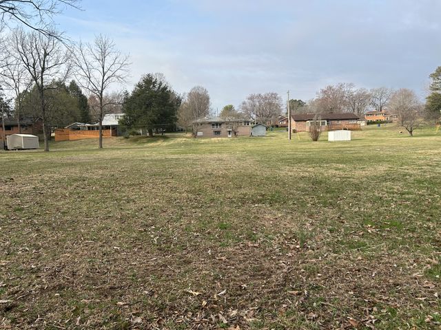 1301 Sycamore Dr, Manchester, TN 37355