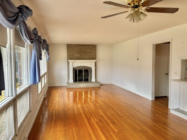 1301 Sycamore Dr, Manchester, TN 37355