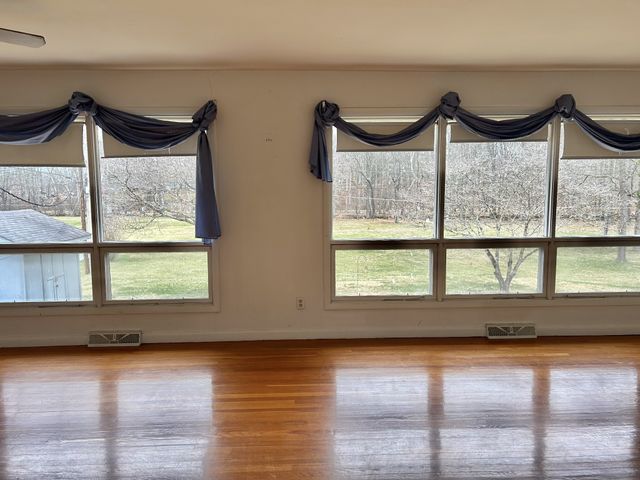 1301 Sycamore Dr, Manchester, TN 37355