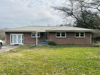 1301 Sycamore Dr, Manchester, TN 37355