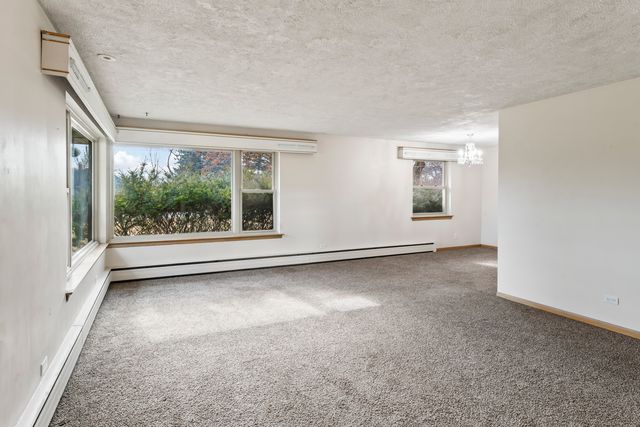 938 Hillcrest Road, Elgin, IL 60123