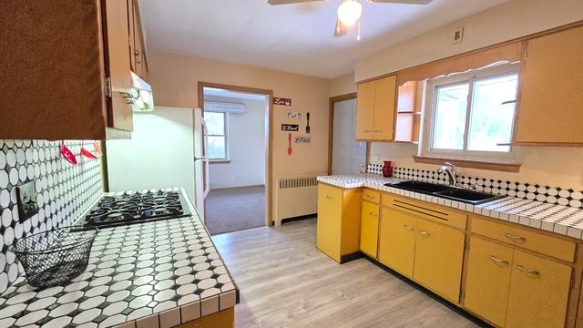 938 Hillcrest Road, Elgin, IL 60123