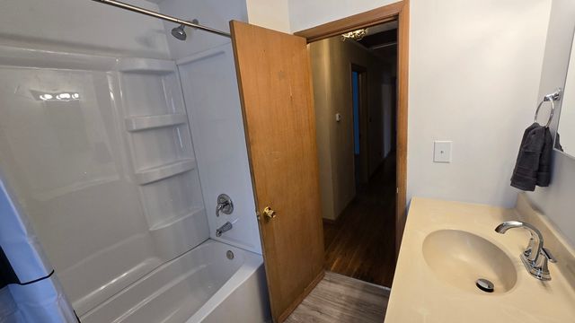 938 Hillcrest Road, Elgin, IL 60123