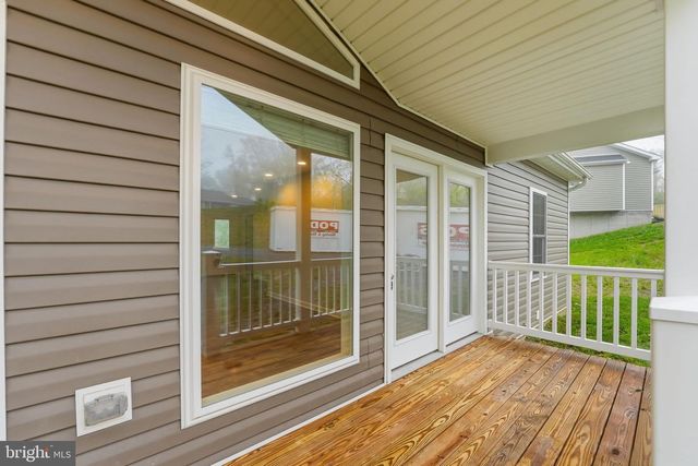 1104 HIGH TOP RD, Linden, VA 22642