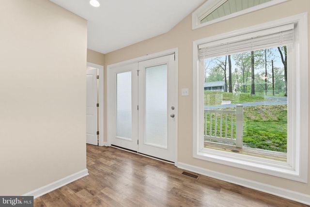1104 HIGH TOP RD, Linden, VA 22642