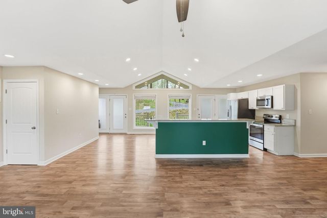 1104 HIGH TOP RD, Linden, VA 22642