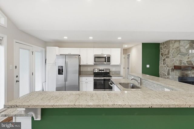1104 HIGH TOP RD, Linden, VA 22642
