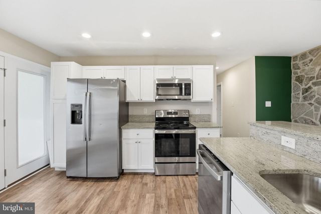 1104 HIGH TOP RD, Linden, VA 22642
