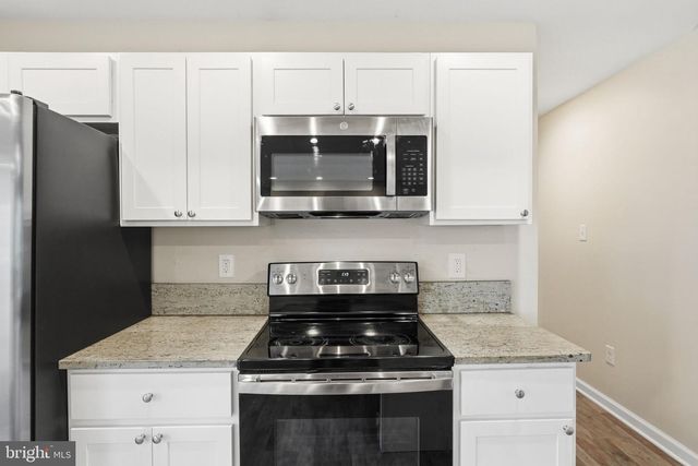 1104 HIGH TOP RD, Linden, VA 22642