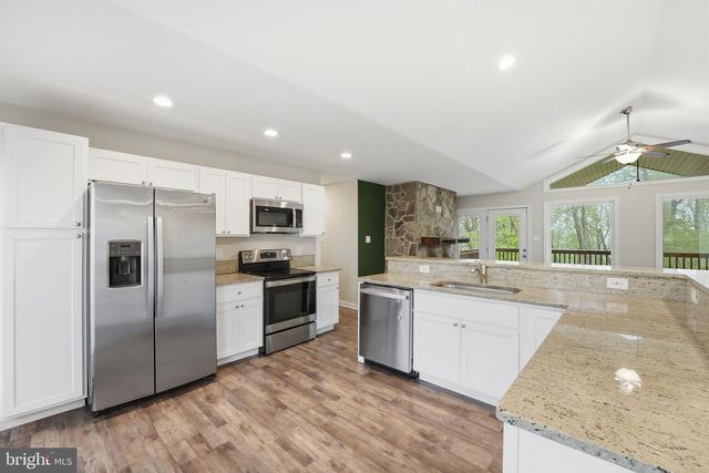 1104 HIGH TOP RD, Linden, VA 22642