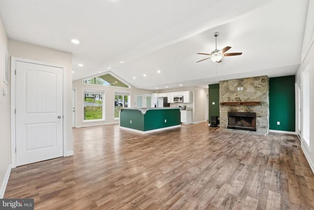 1104 HIGH TOP RD, Linden, VA 22642