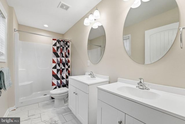 1104 HIGH TOP RD, Linden, VA 22642