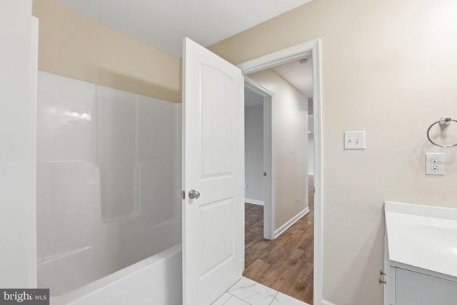 1104 HIGH TOP RD, Linden, VA 22642