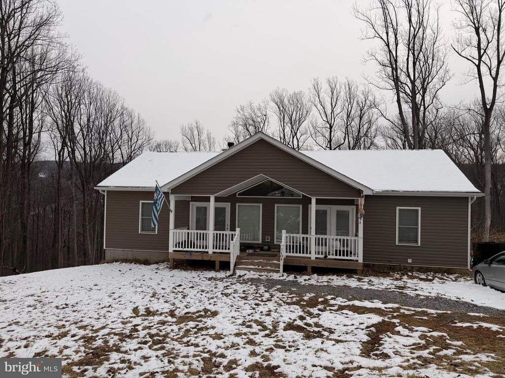 1104 HIGH TOP RD, Linden, VA 22642