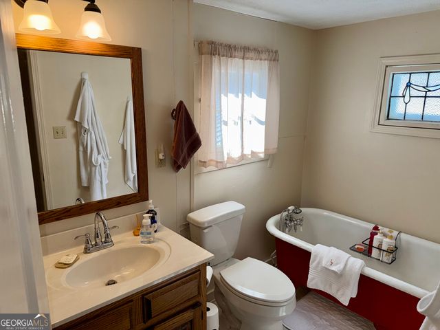 222 Church St, Elberton, GA 30635